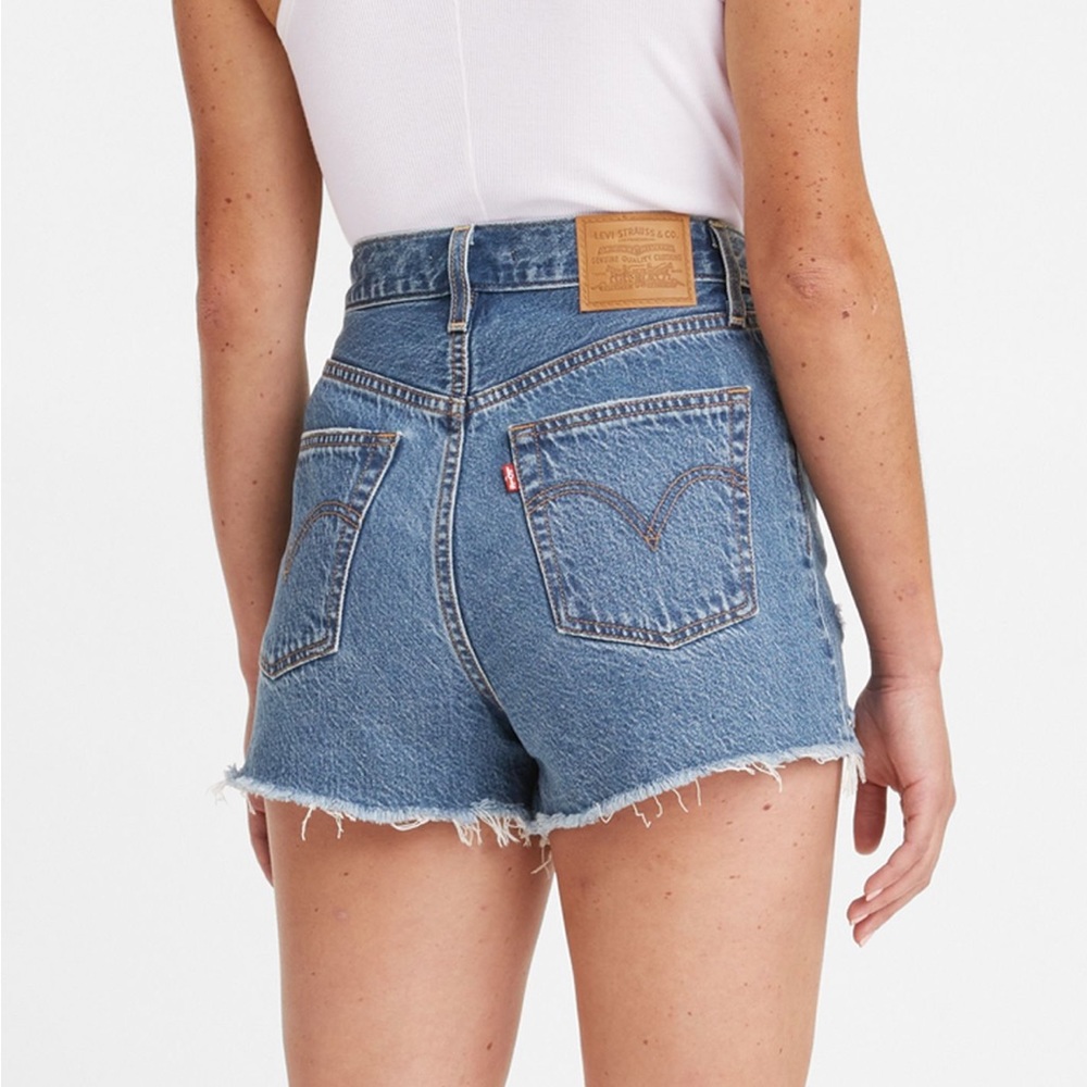 Levi’s Ribcage shorts